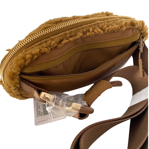 Lululemon Everywhere Fleece Belt Bag 1L - Picture 12 of 15